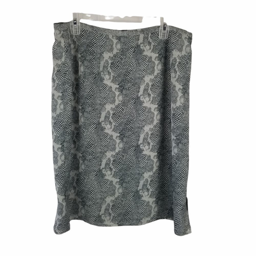 First Edition, a LIZ CLAIBORNE COMPANY BLAKE GRAY SNAKESKIN SKIRT. SZ 16.